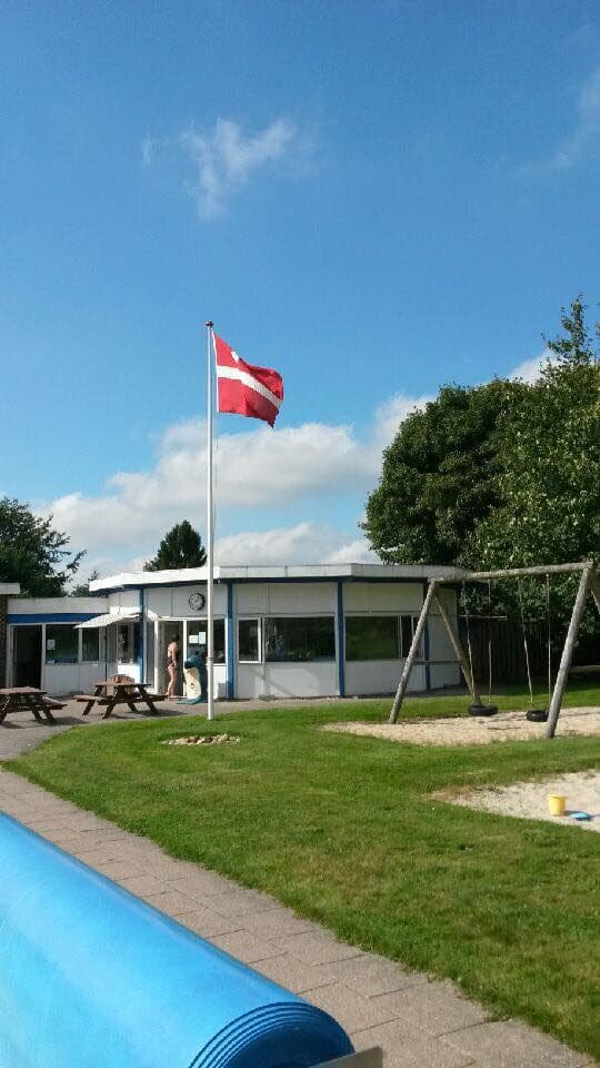 Tillidskiosk og opholdsområde ved Bording Friluftsbad